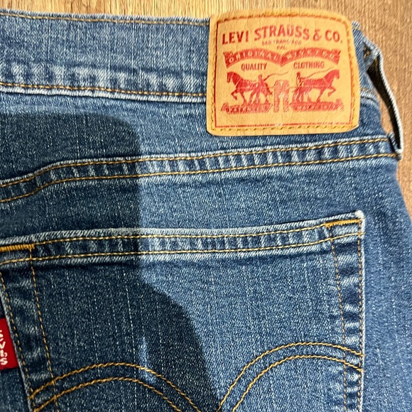 Levi’s Boyfriend Cropped Jeans Size 32 Inseam 26” - Picture 5 of 8